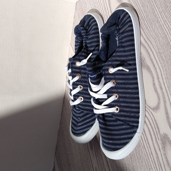 Tommy Bahama Slip-on Sneakers Flats Tennis Shoes - Picture 11 of 13